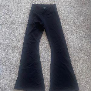 Social Tourist Hollister Women’s flare leggings size medium, v- shaped